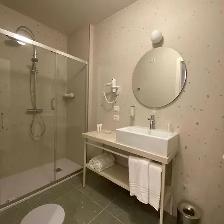 Western Hotel 4*
