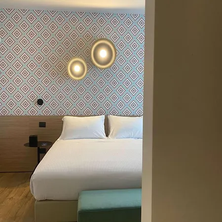 Western Hotel 4*