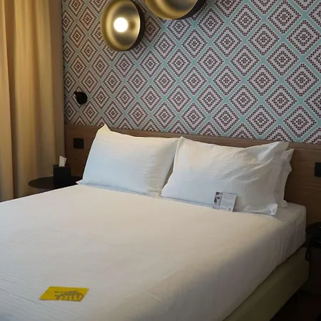 Western Hotel 4*